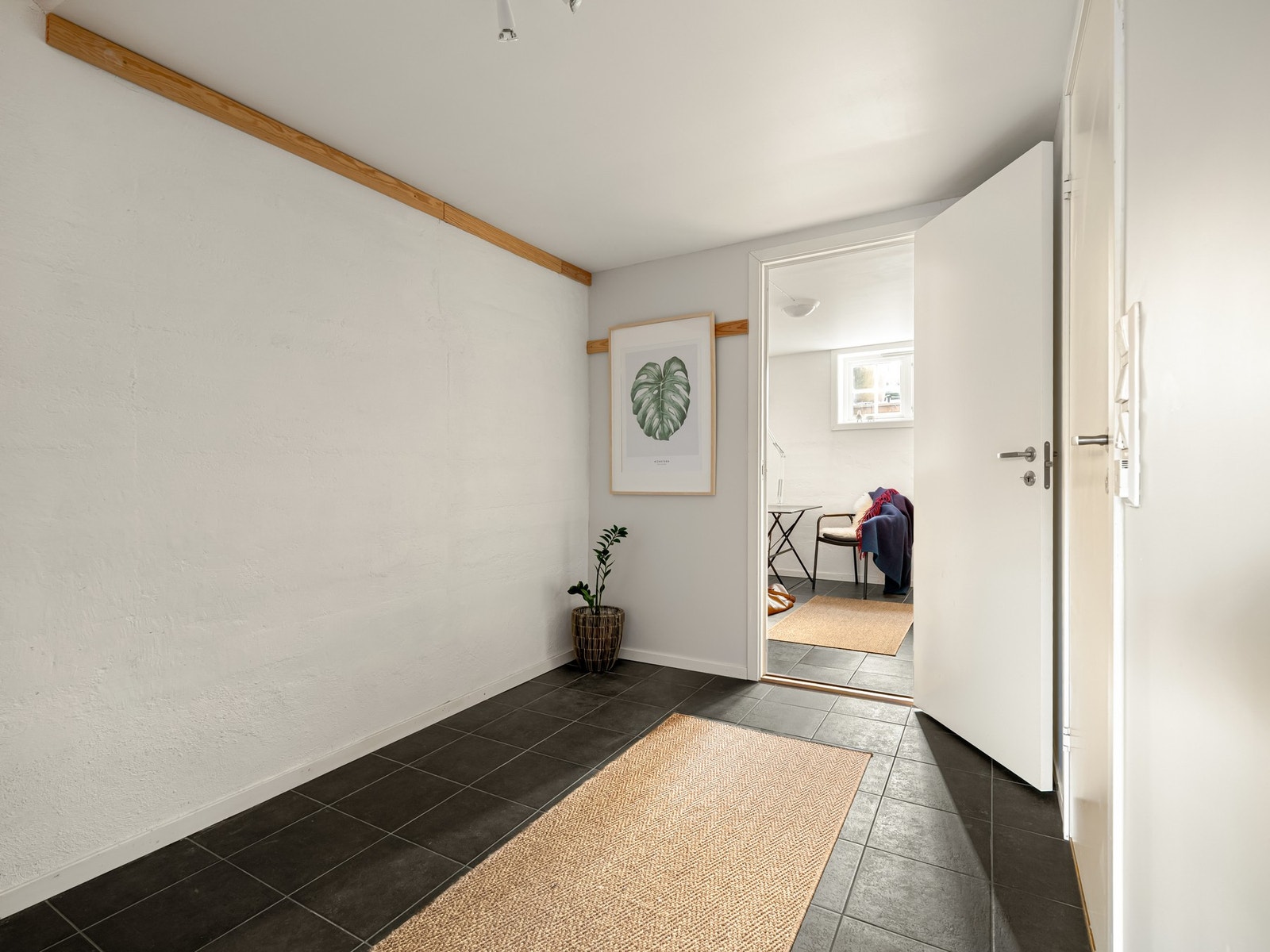 I midten av kjelleren er en liten lekestue, eller bare en gang om du vil. Galleribilde