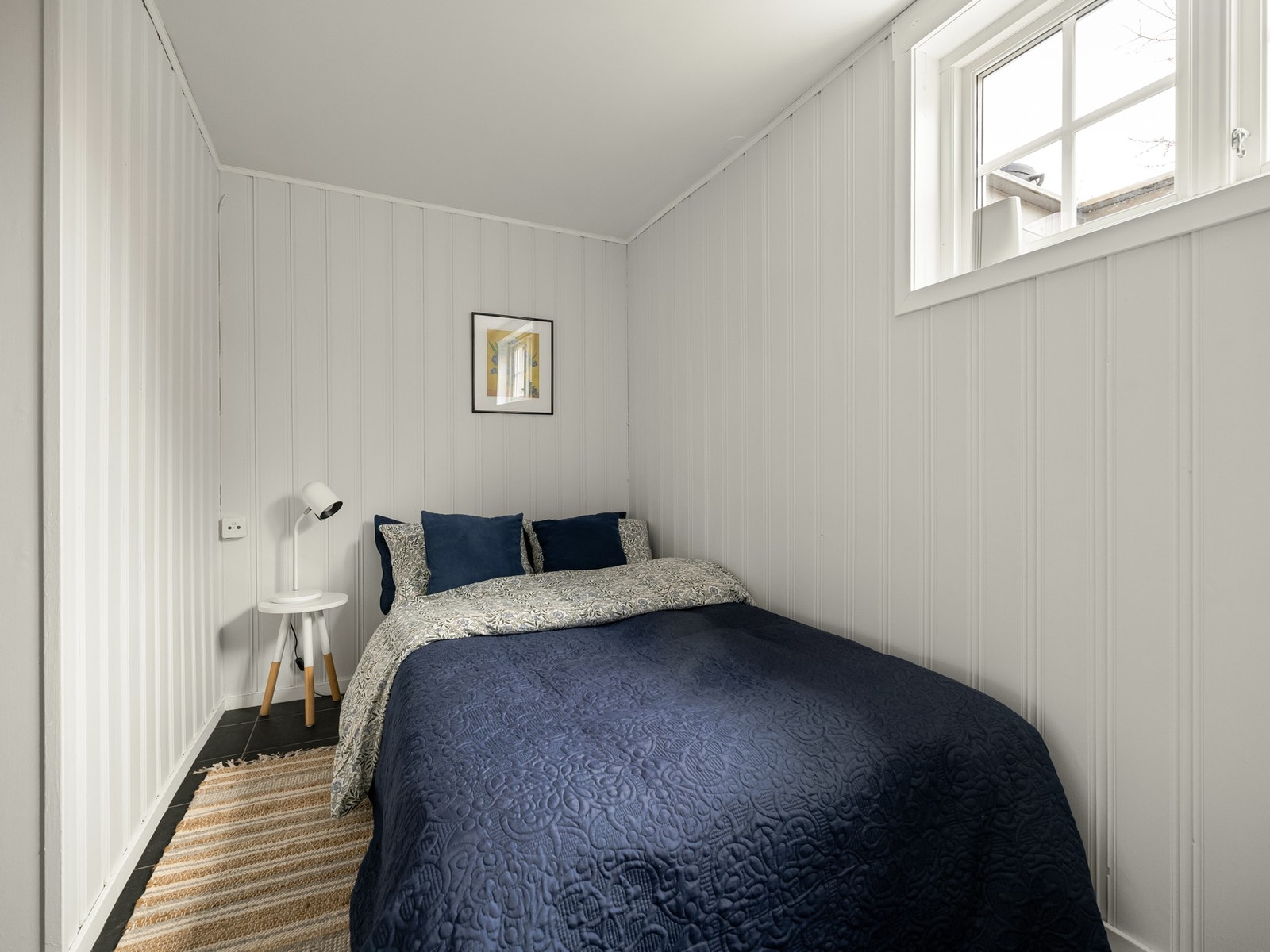 Det andre av soverommene. Begge rom har utvidede vinduer og er godkjent for opphold. Galleribilde