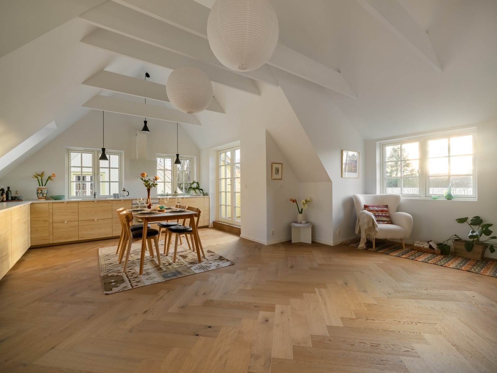 Alt her er helt nytt i 2023, da leiligheten ble bygget ut og denne etasjen totalrenovert. Galleribilde