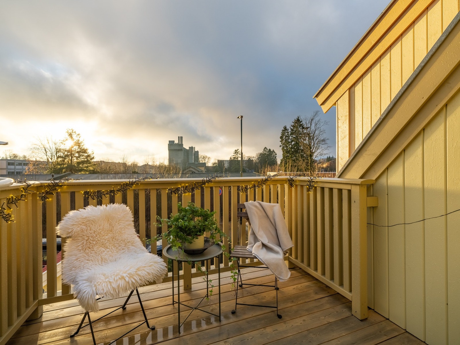 Denne har adkomst fra kjøkkenet, og ligger mot sydvest. Og ikke minst har den sol fra morgen til kveld om sommeren. Galleribilde