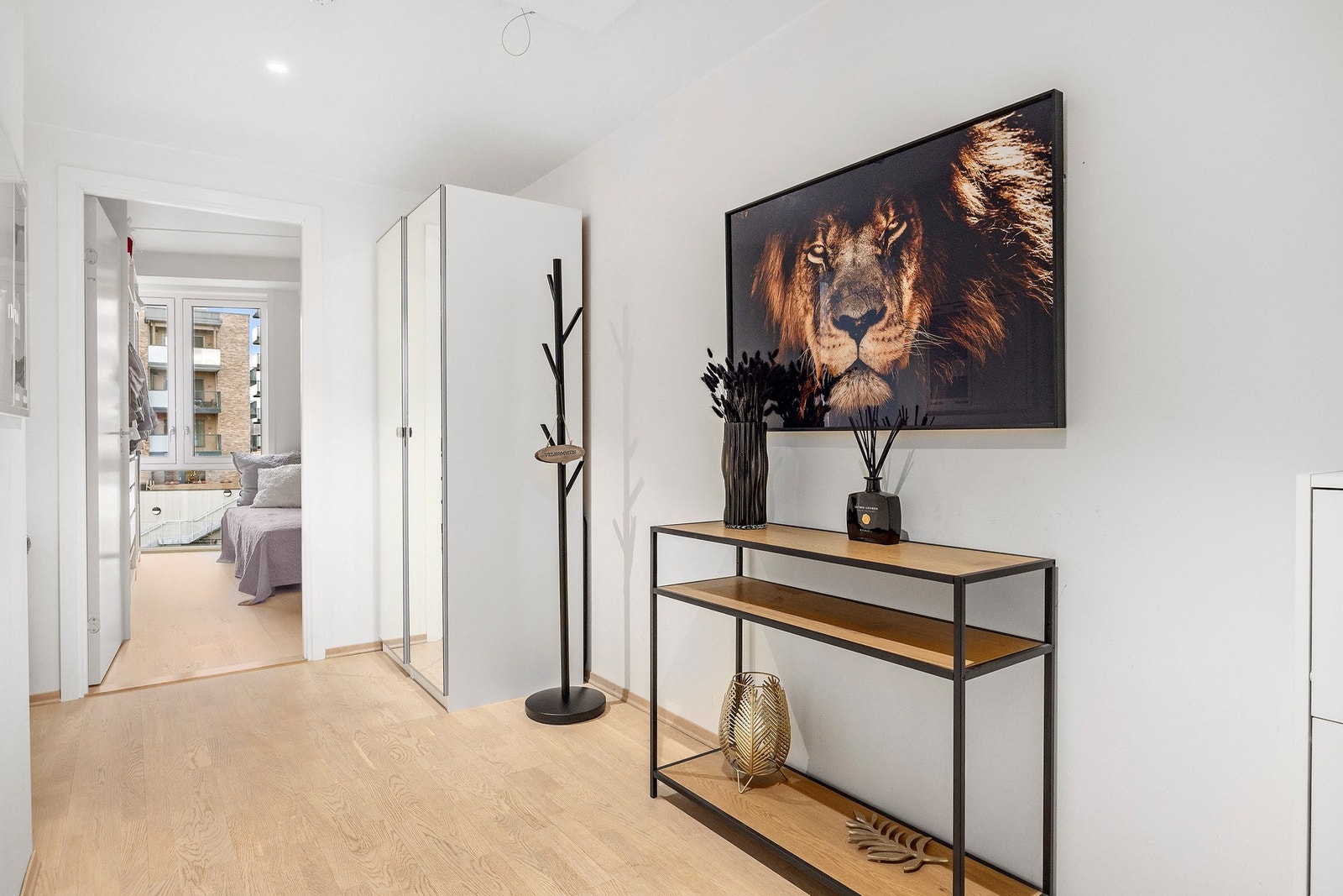 Inngangsparti. Galleribilde