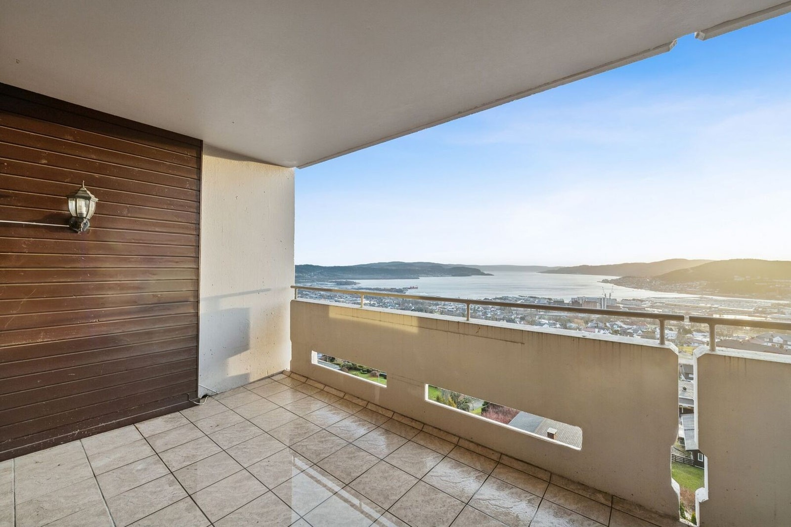 Fantastisk utsikt utover Drammen og fjorden. Galleribilde