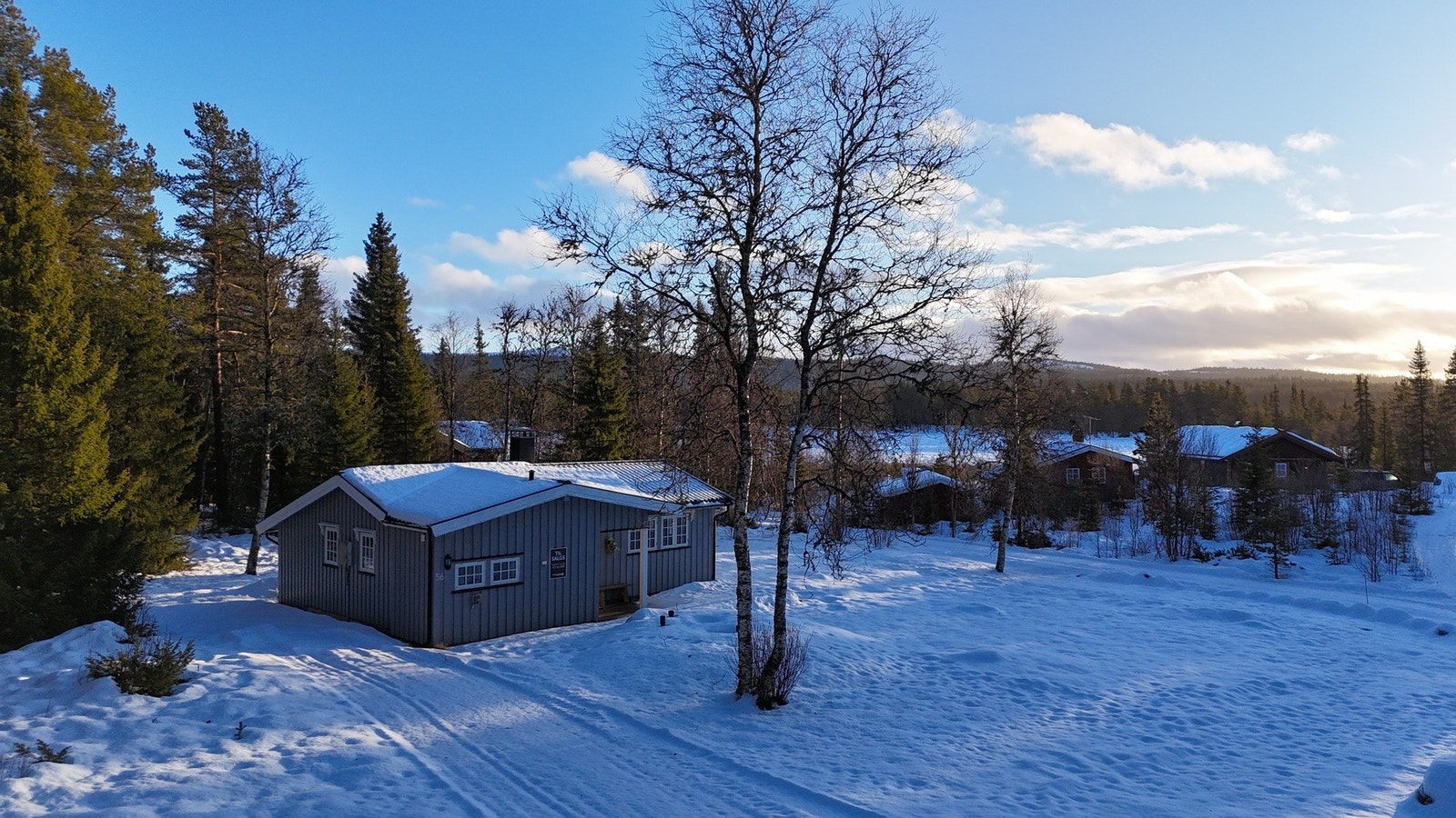 Hytta er beliggende på en 2 måls tomt! Galleribilde