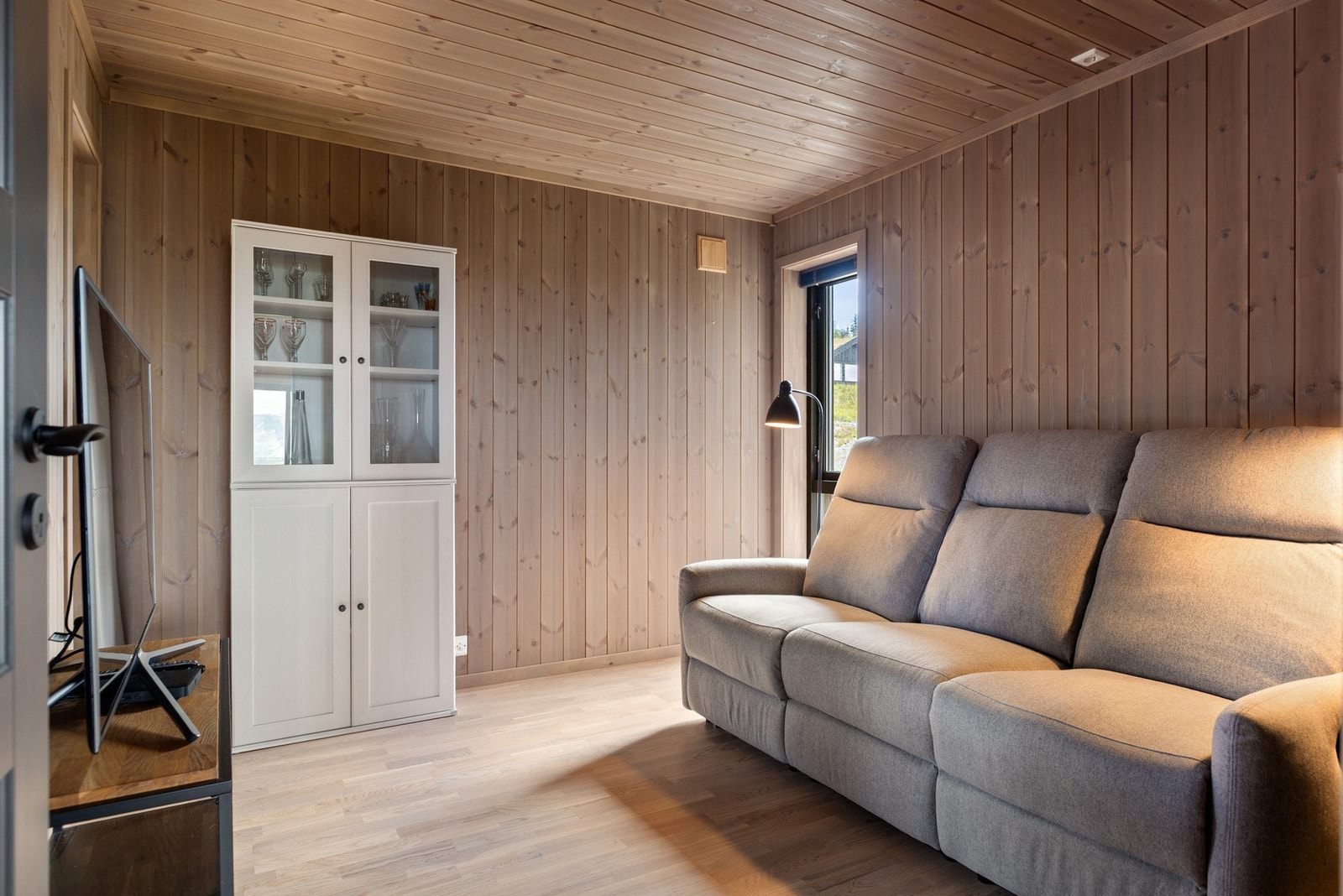 Separat tv-stue - perfekt som ekstra oppholdsrom for store og små. Galleribilde