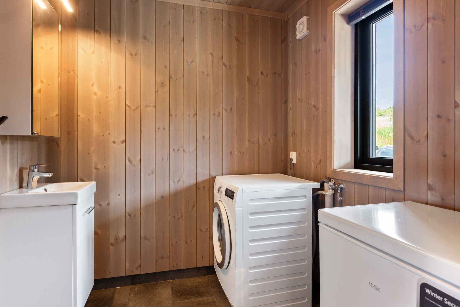 Gjestetoalett/vaskerom. Galleribilde