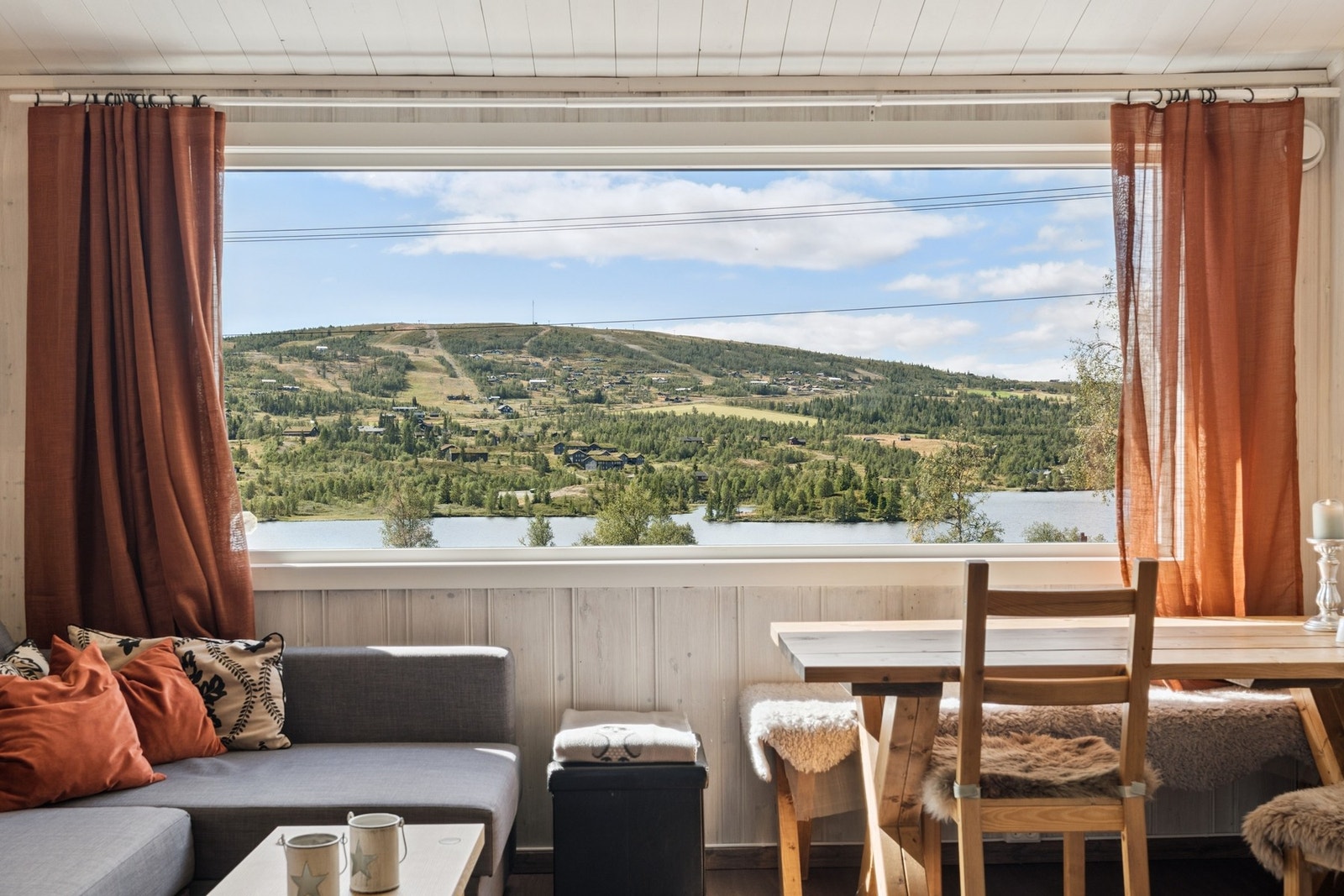 Nydelig utsikt fra stuevinduet. Galleribilde