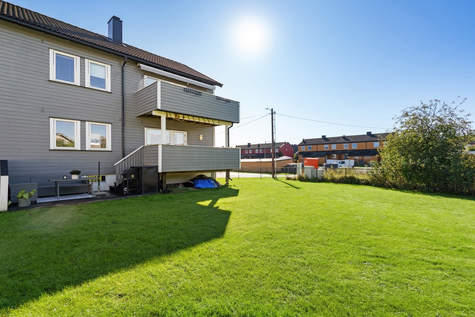 Verandaen vender mot vest, og har gode solforhold Galleribilde