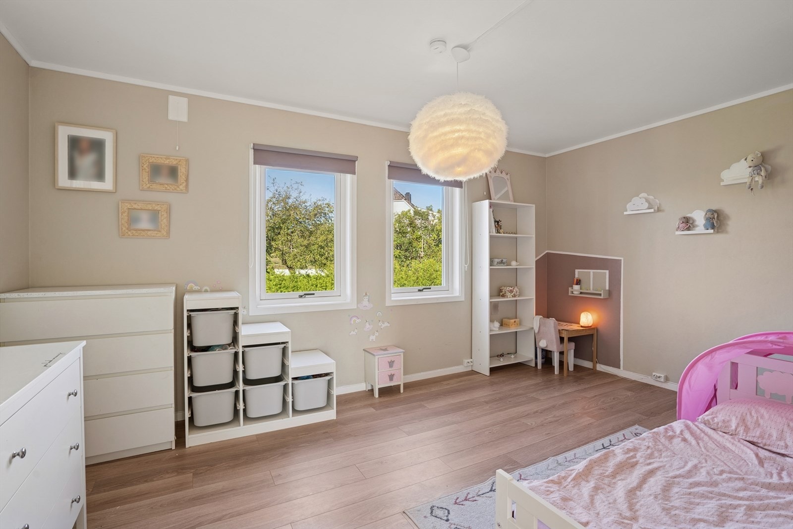 Soverom 2 er av god størrelse, og kan med enkle grep gjøres om til 2 soverom Galleribilde