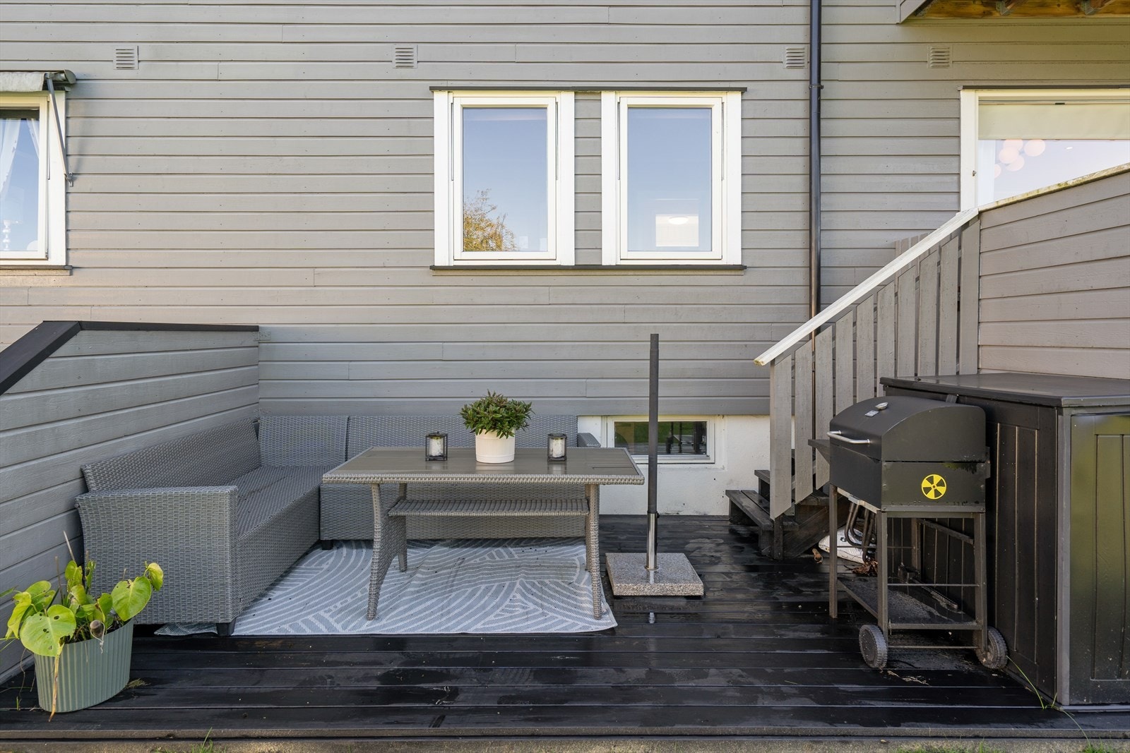 Leiligheten har platting tillegg til veranda Galleribilde