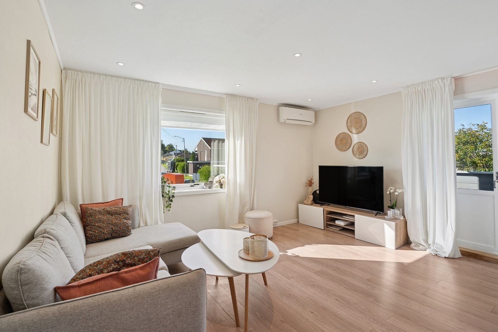 Fra stuen er det utgang til verandaen Galleribilde