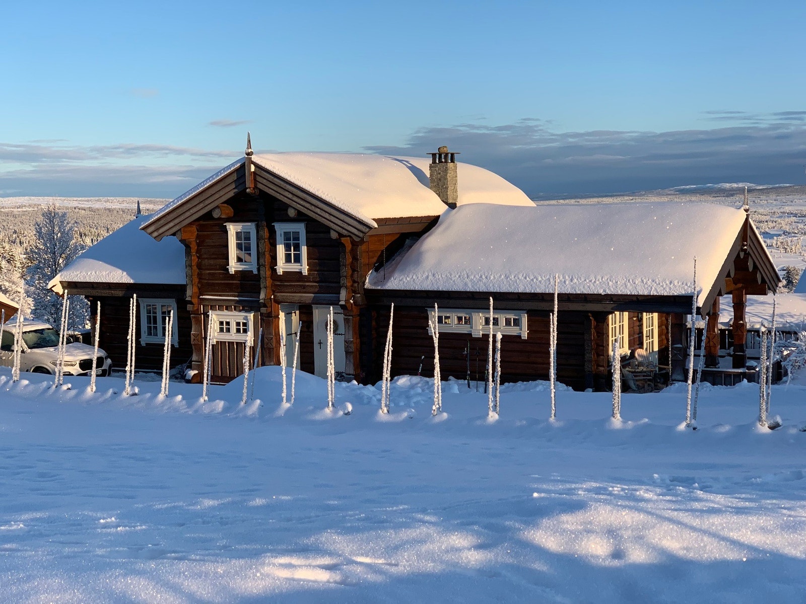 Vinterstid passerer langrennsløypene like ved eiendommen og det er to alpinanlegg innen kort rekkevidde. Galleribilde