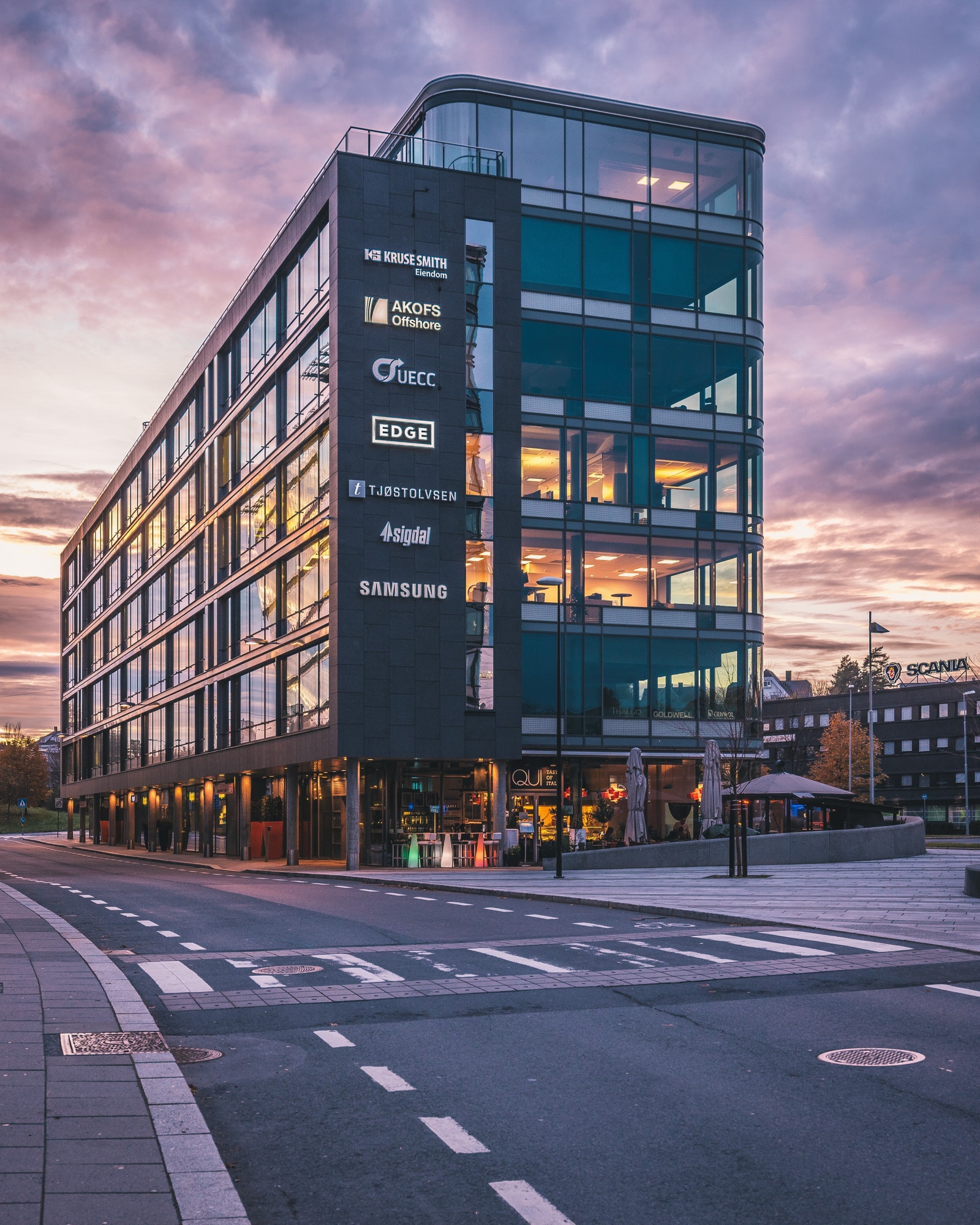 Fasade mot Karenslyst alle og Skøyen stasjon Galleribilde