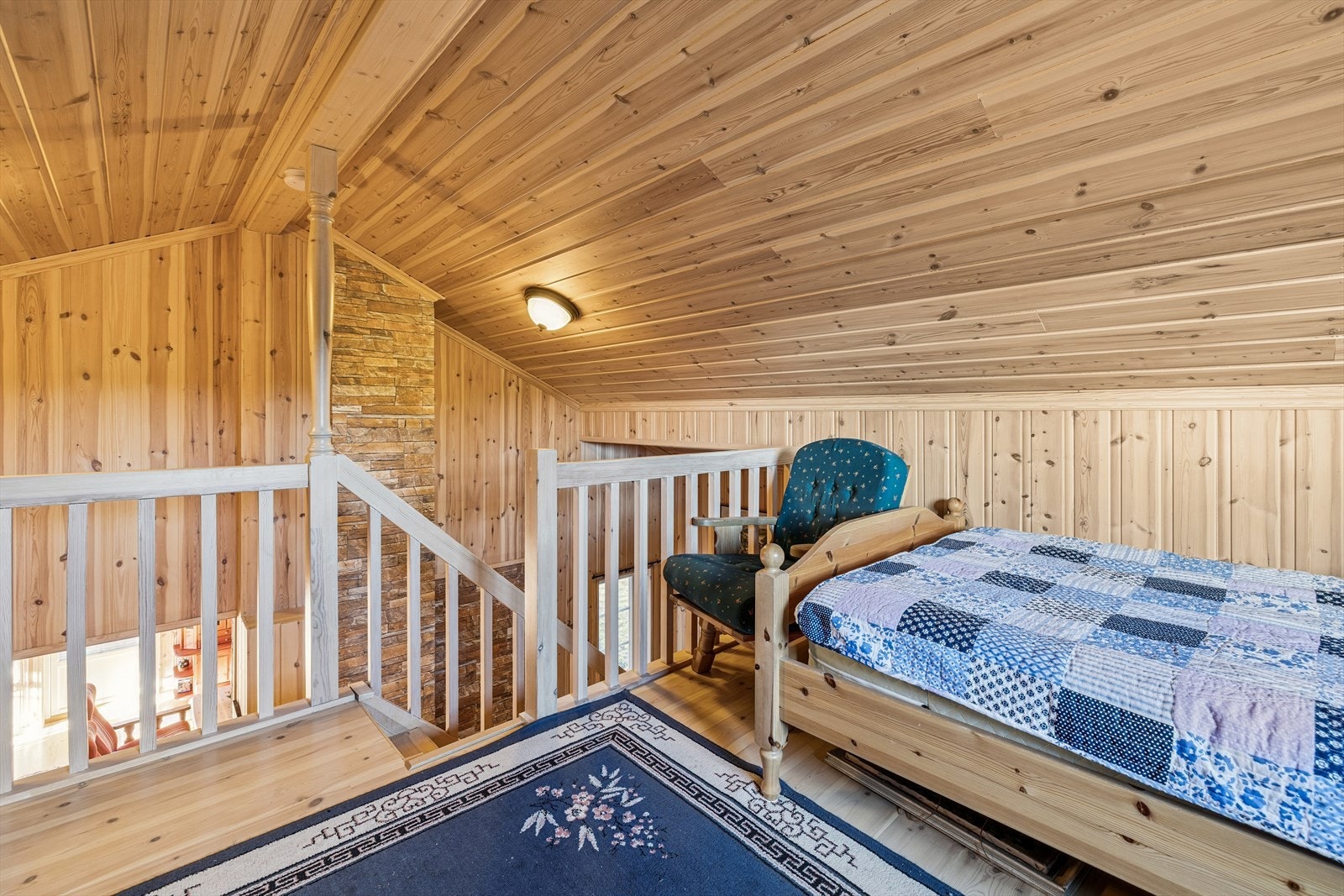 Det åpne arealet er ideelt for lek og spill. Arealet er ikke søkt bruksendret, og er ikke godkjent for varig opphold. Galleribilde