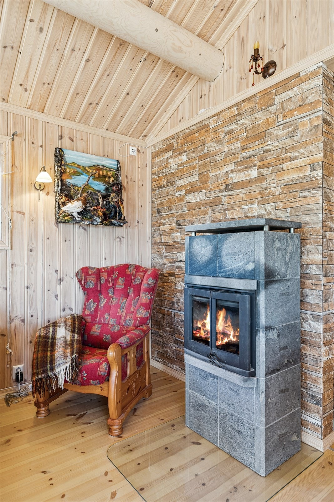 Peisen er et naturlig samlingspunkt i den kalde årstiden. Galleribilde