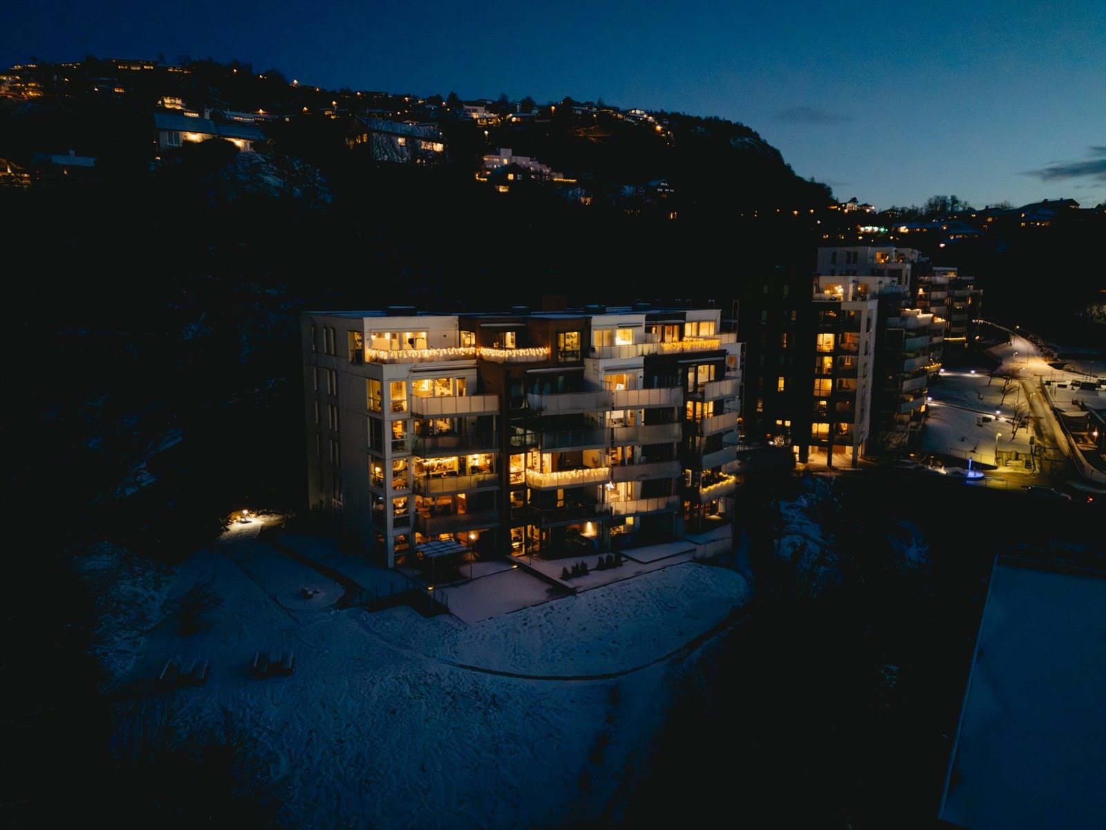 Boligen befinner seg meget sentralt til på Slettebakken, like mellom Fantoft og Nattlandsfjellet. Her kan du bosette deg i et av områdets mest veletablerte områder, med fri sikt ut over byen og nærområde. Galleribilde