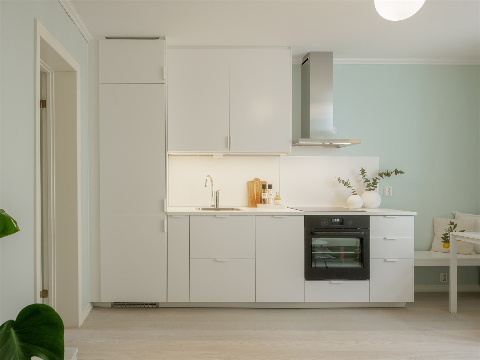 Leiligheten har nylig vært gjenstand for betydelig oppgradering og det er satt inn nytt kjøkken i 2025! Galleribilde