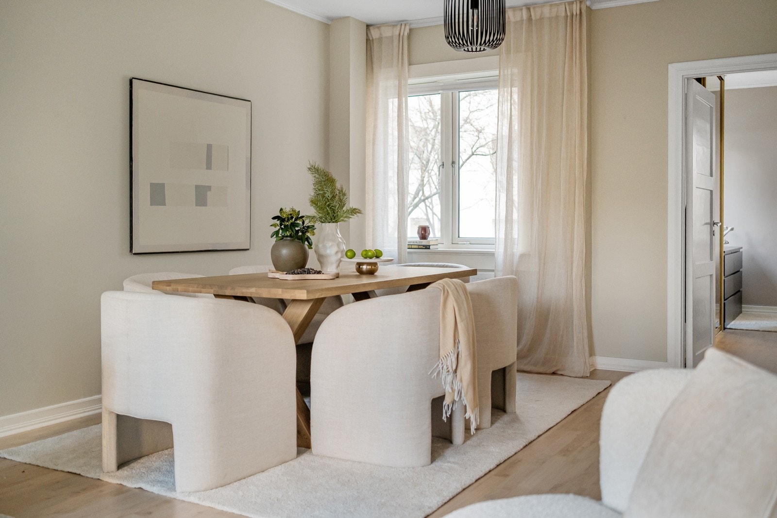 Leiligheten har blitt oppgradert med blandt annet nytt kjøkken, nytt gulv m.m. Galleribilde