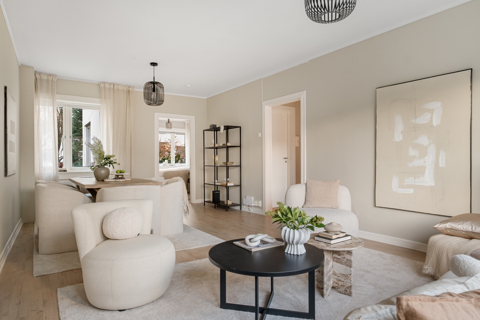 God plass til diverse sittegrupper og møblement. Galleribilde