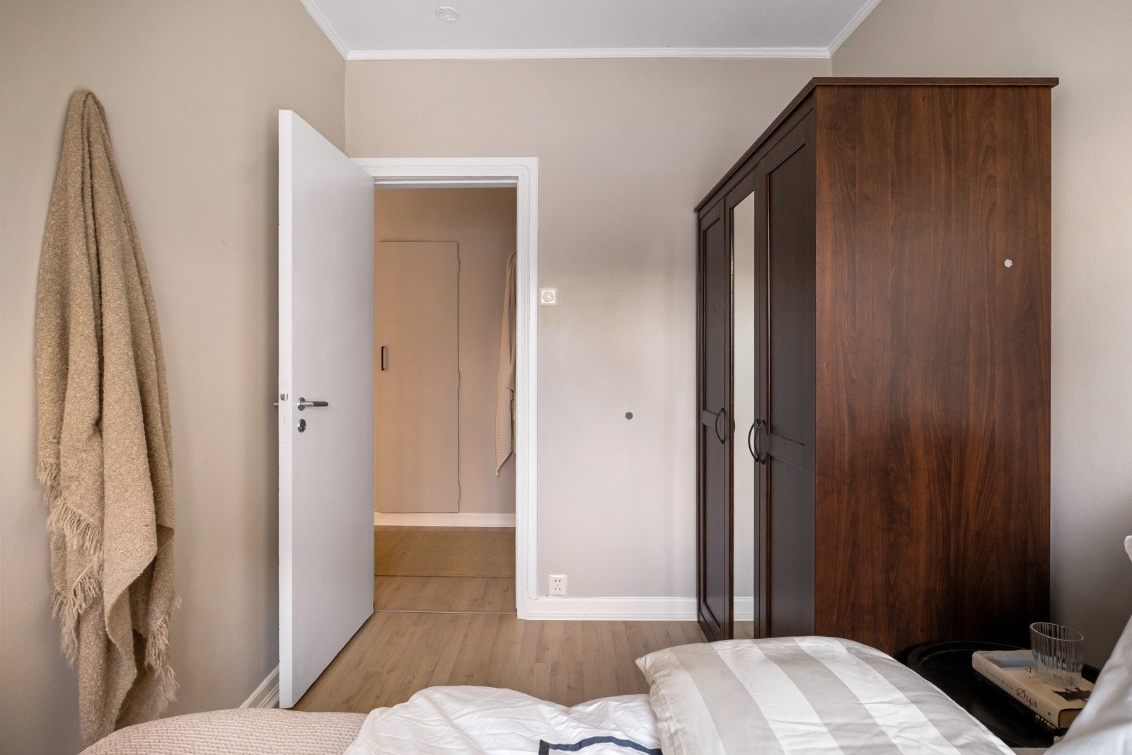 God plass til garderobeskap. Galleribilde