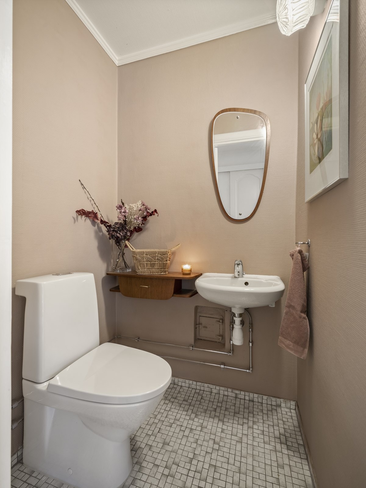 Toalettrom oppe. Galleribilde