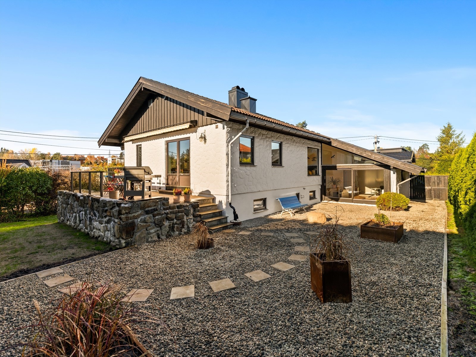 En stor romslig hage med mange bruksmuligheter. Galleribilde