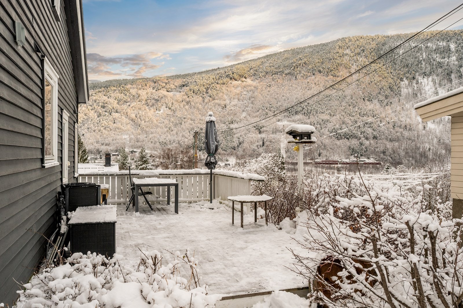 Utenfor stue er det tilgang til veranda på ca 28 kvm. Galleribilde