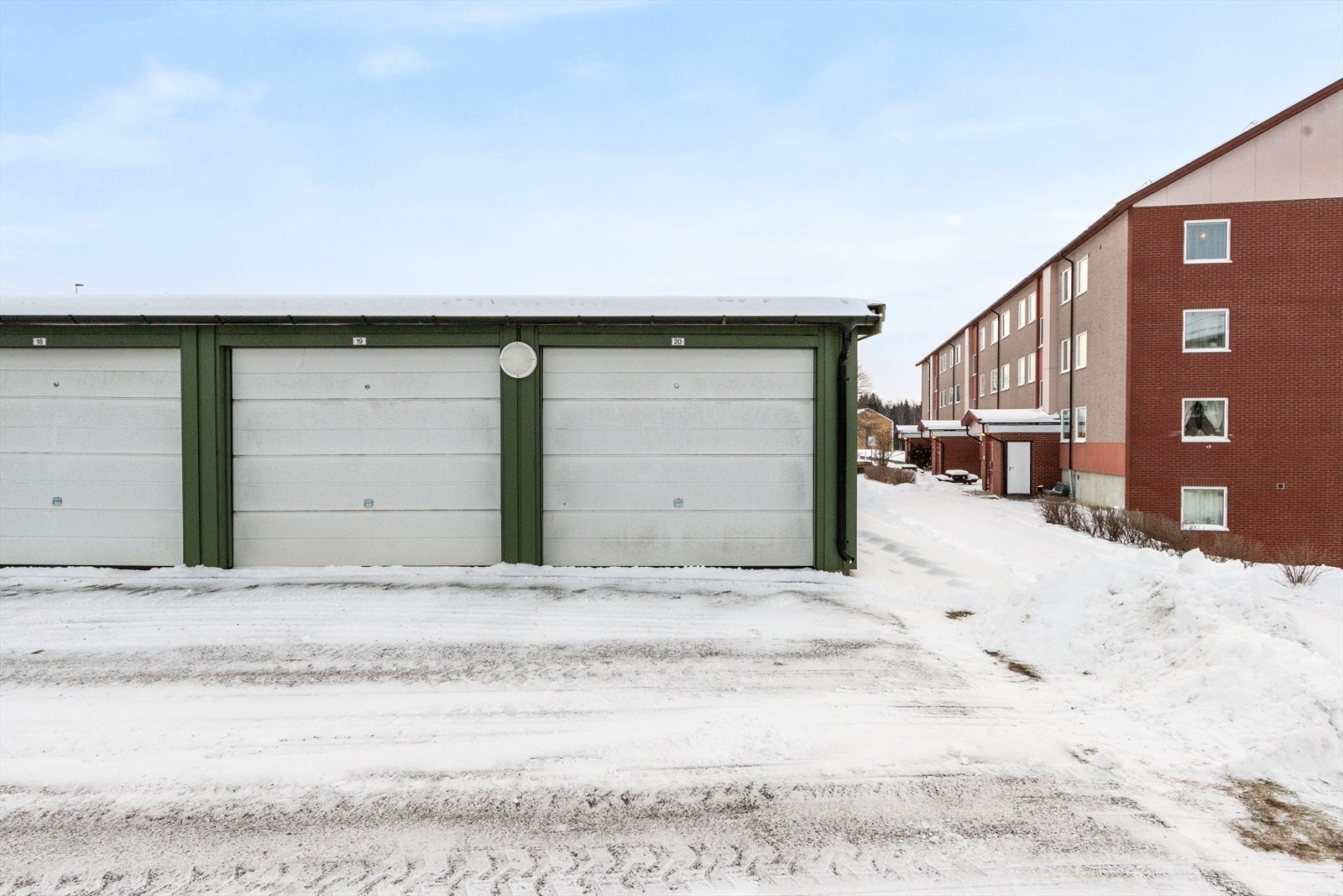 Det medfølger en garasjeplass med muligheter for elbil-lading. Galleribilde