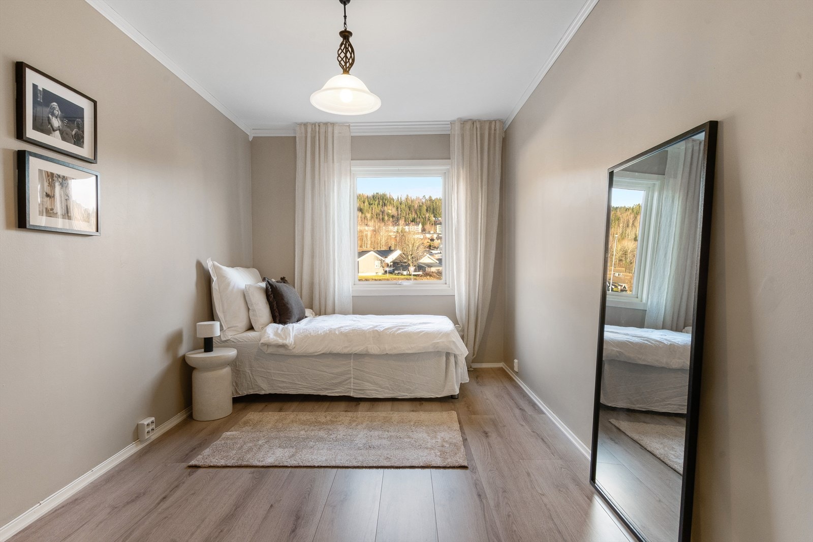 Også dette soverommet er av romslig størrelse med god boltreplass for liten eller stor! Galleribilde