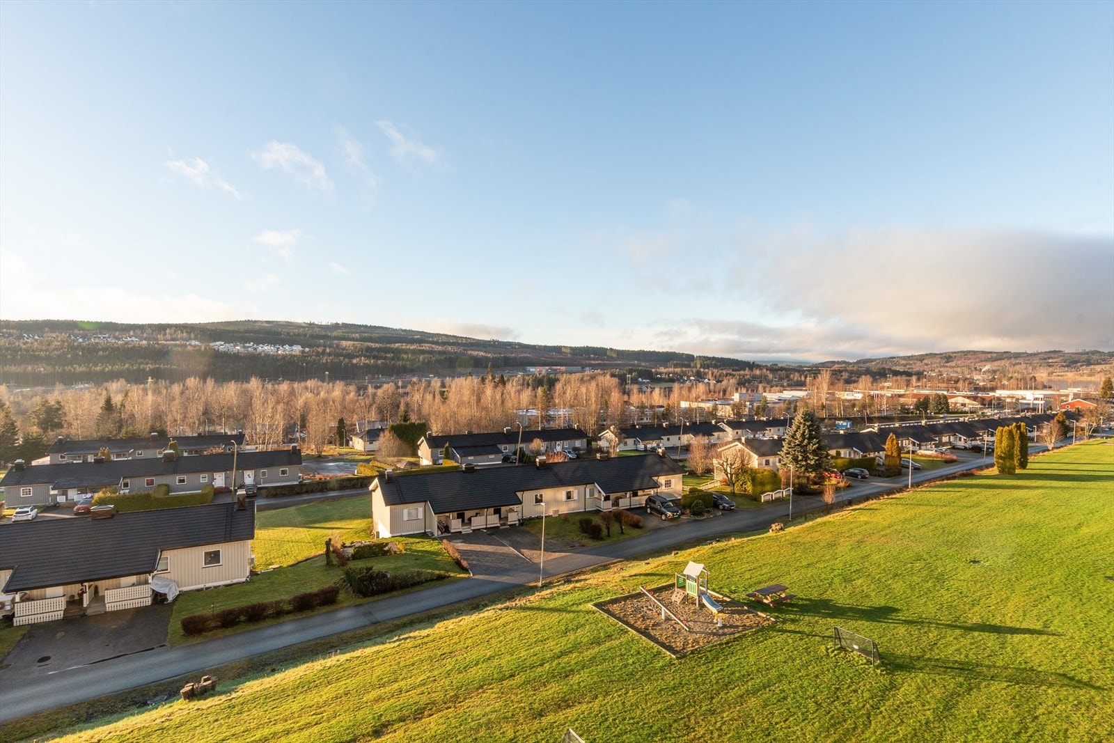 Utsikt over Langeland - her er det også en liten lekeplass! Galleribilde