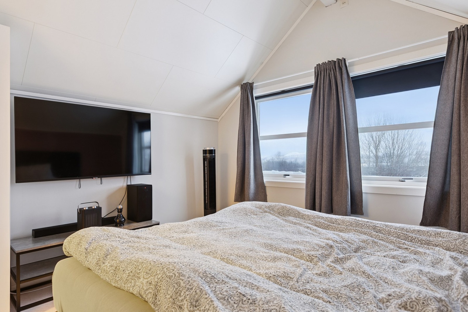 Perfekt med TV på soverommet. Galleribilde