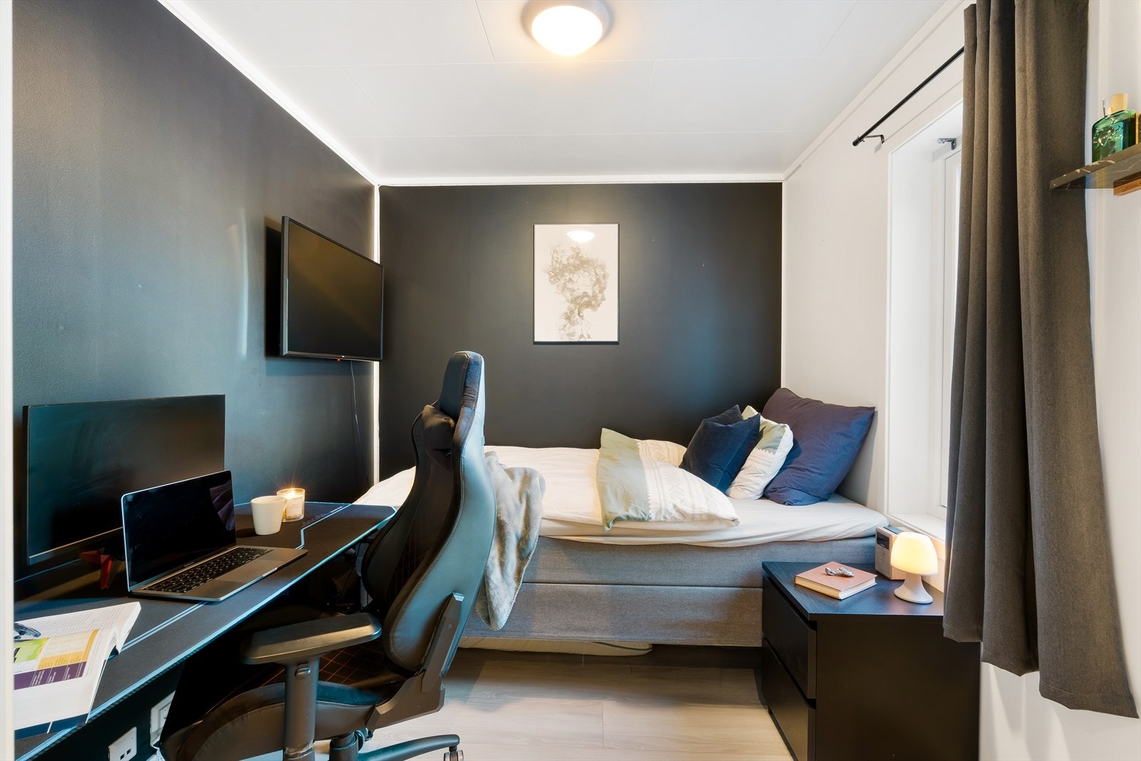 Et vestvendt soverom på ca. 7 m². Galleribilde