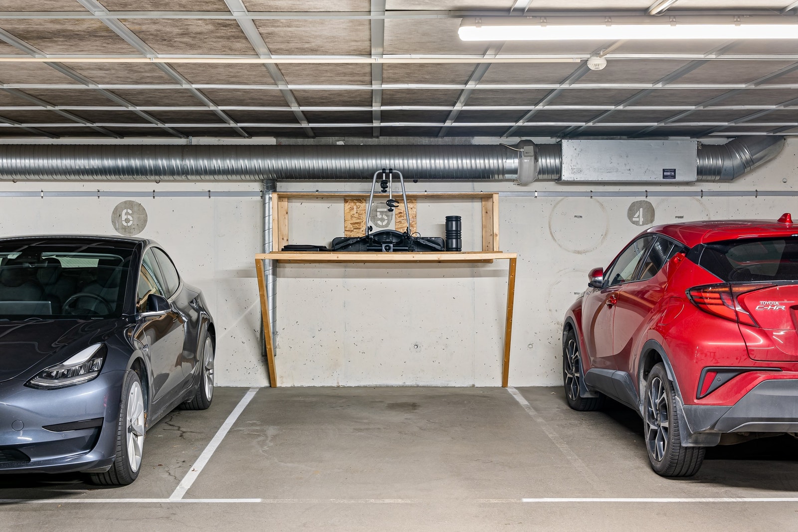 Leiligheten har tilhørende garasjeplass i oppvarmet garasjeanlegg Galleribilde