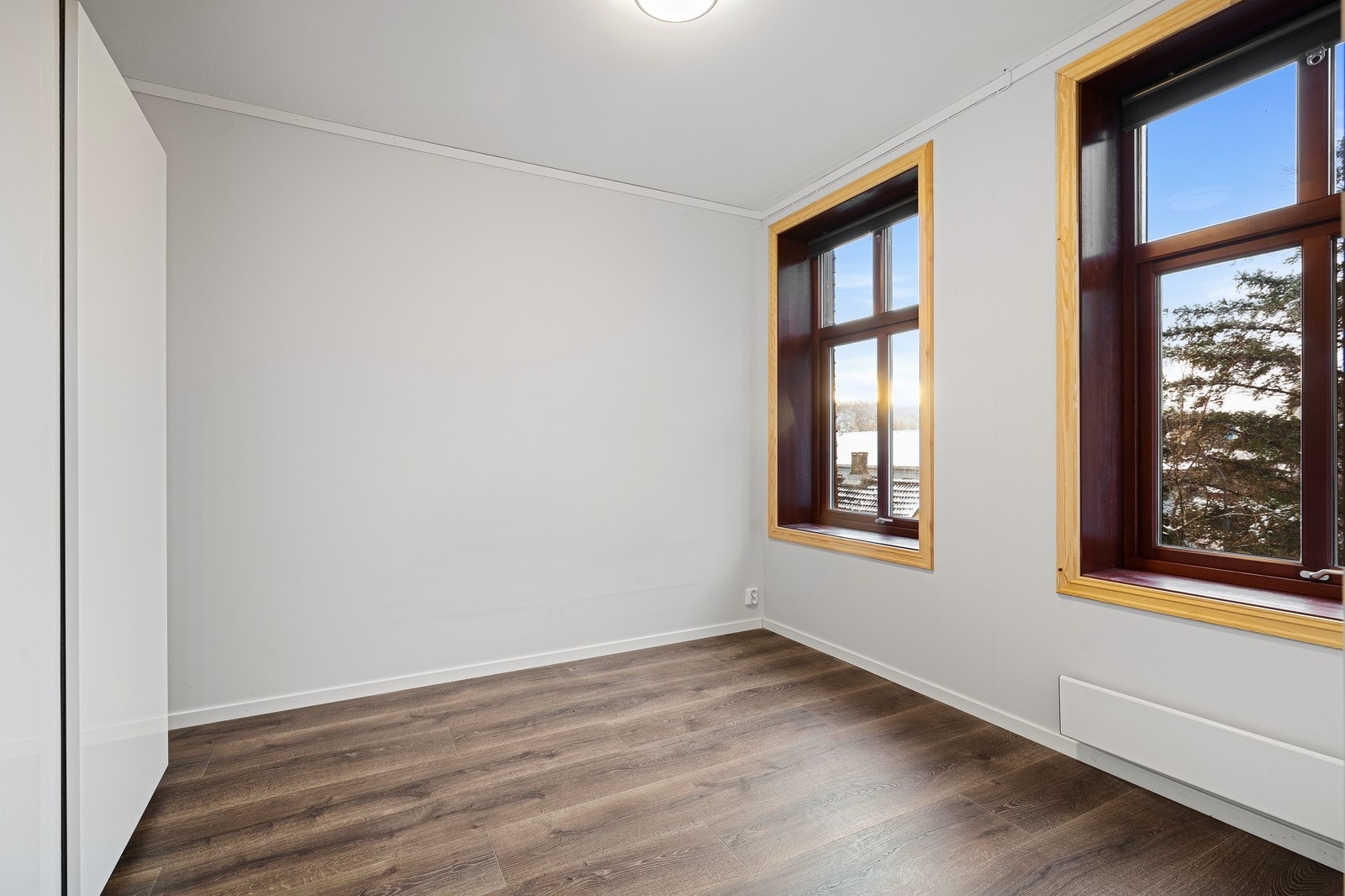 Soverom med skyvedørsgarderobe Galleribilde