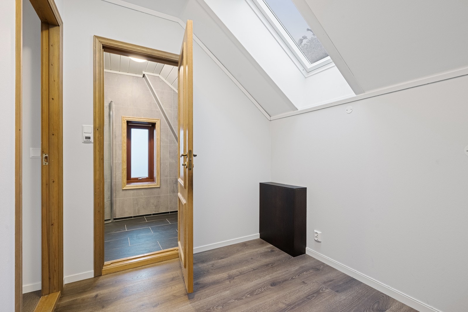 Rom i tilknytting til soverom og bad - perfekt kontor eller walk in closet Galleribilde