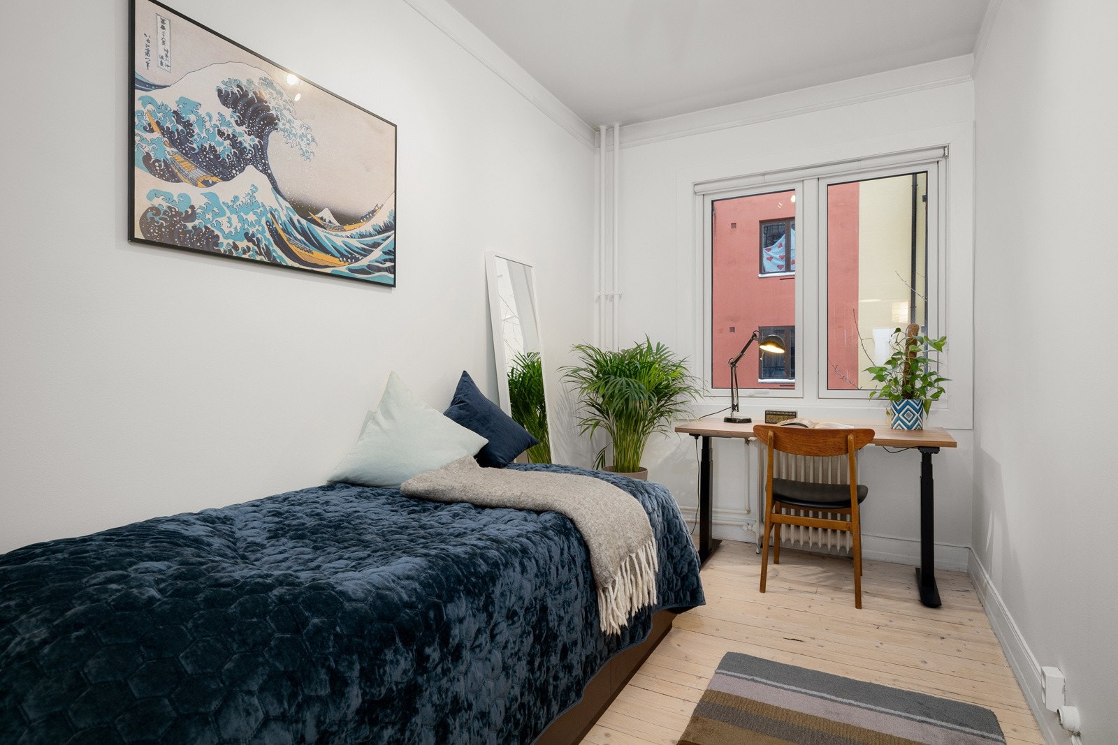 Med tre soverom egner det ene seg ypperlig for gjesteværelse, barnerom eller hjemmekontor. Galleribilde