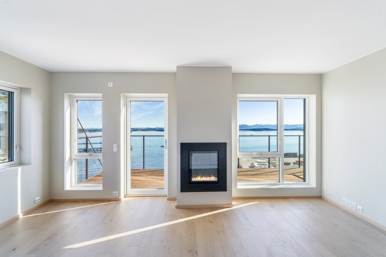 Stue med sjøutsikt Galleribilde