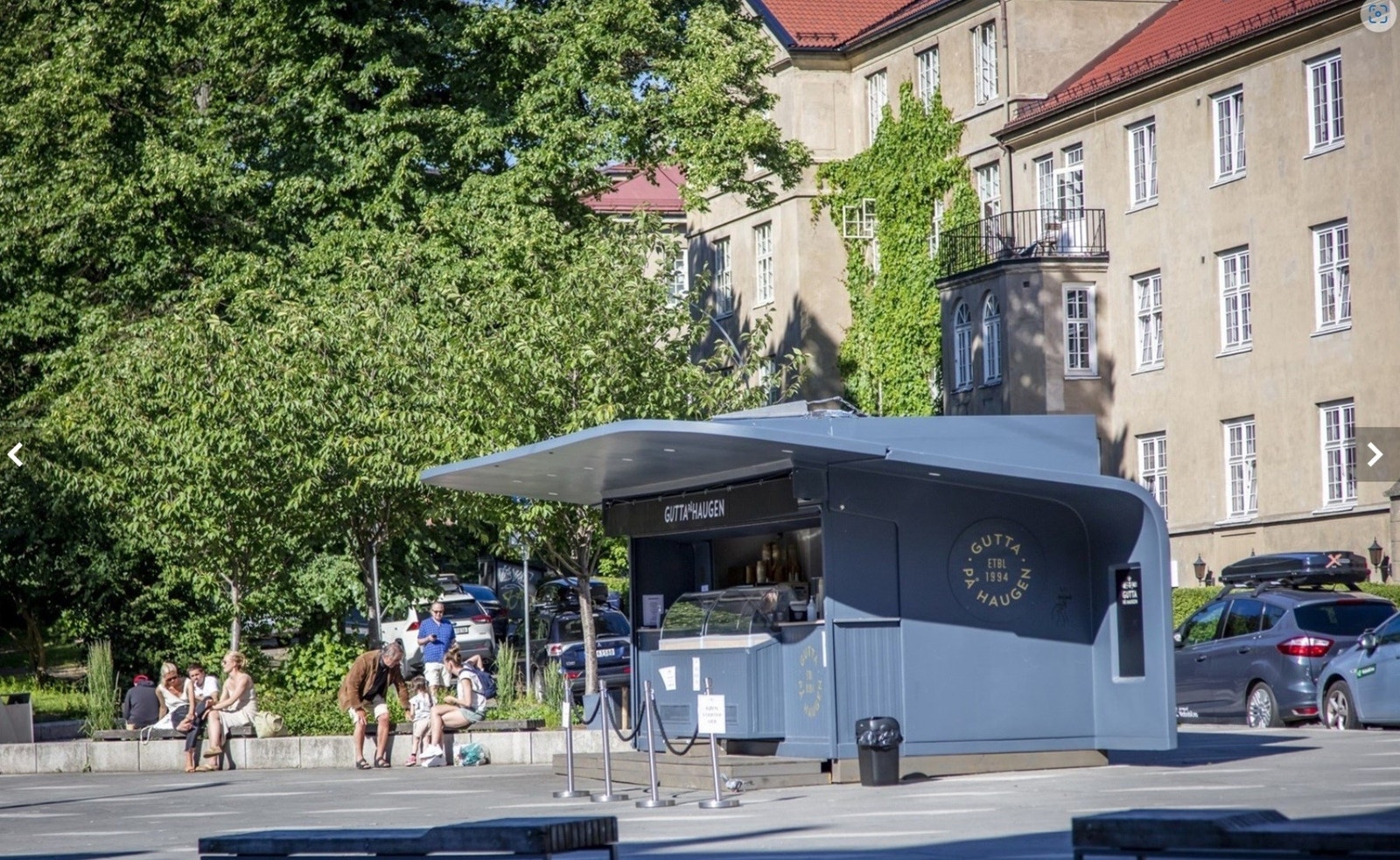 På sommerstid får man kjøpt deilig is av Gutta på Haugen. Galleribilde