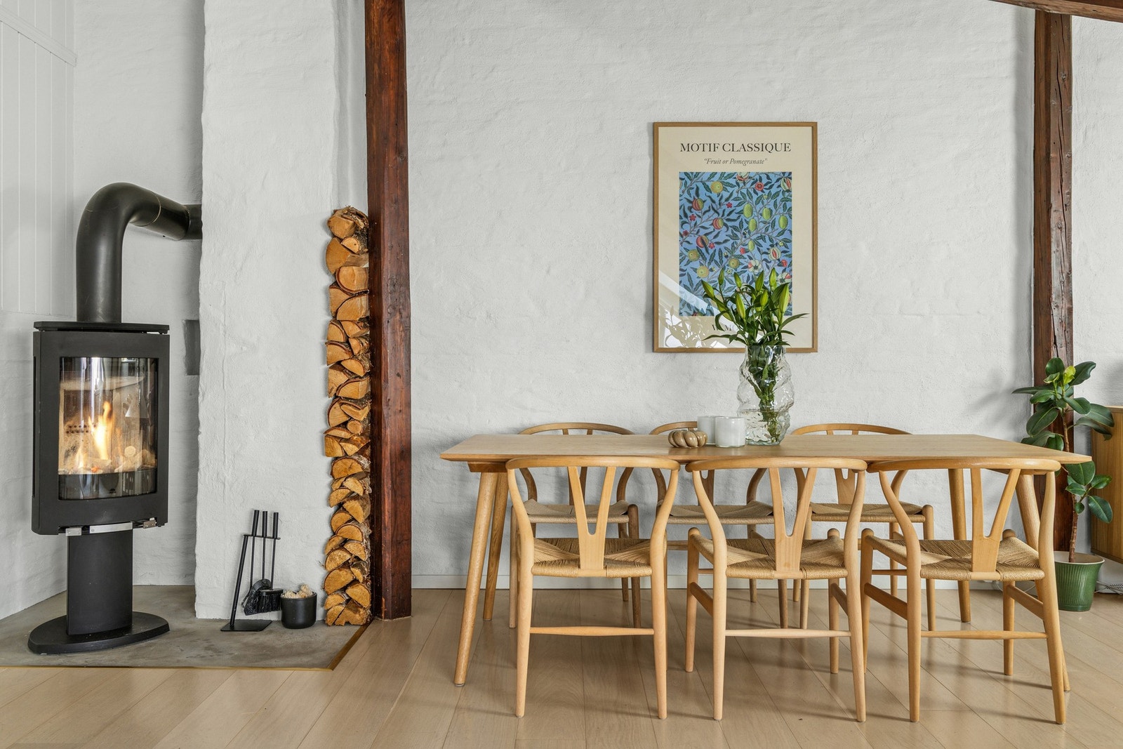 Lekker peis som gir ekstra hygge og varme gjennom vinterhalvåret. Denne ble satt inn i 2017. Galleribilde