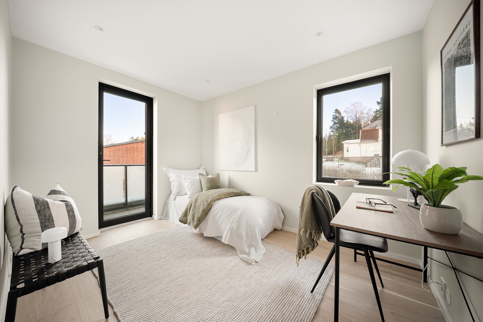 Altanen er tilgjengelig fra samtlige soverom. Dette har over 8 kvm. gulvflate og er velfungerende som barne-/gjesterom. Galleribilde