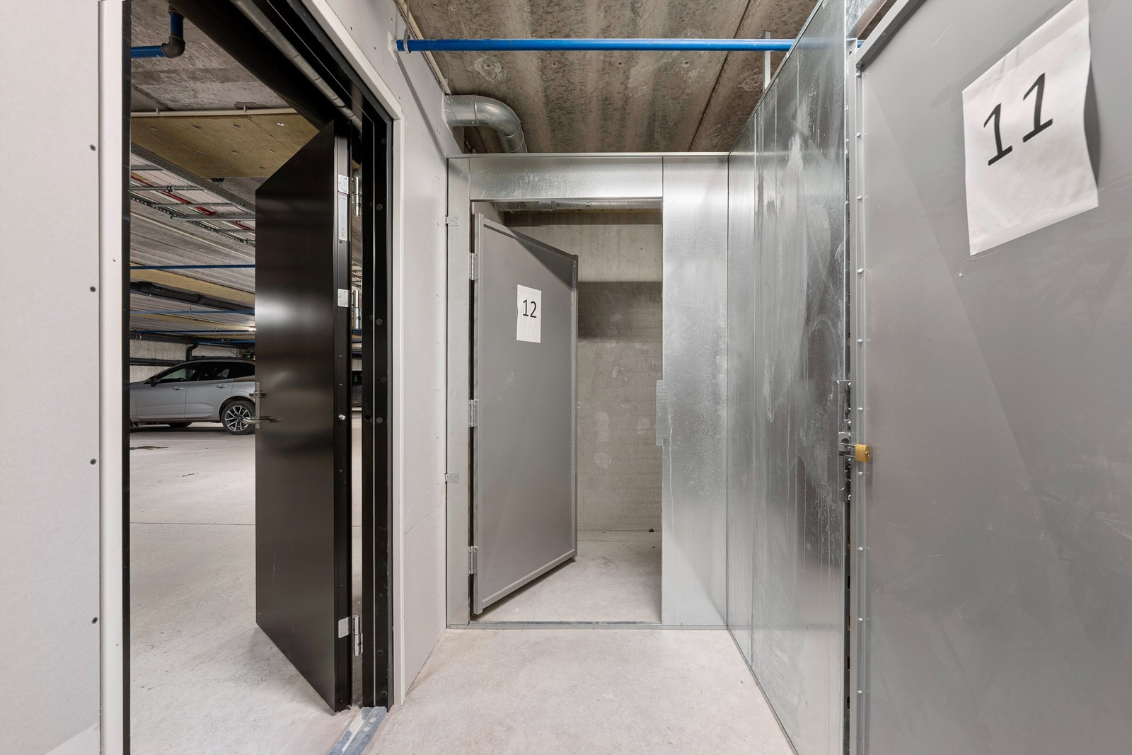 I felles rom rett innenfor garasjeanlegget disponerer leiligheten egen bod på ca. 6 kvm., merket 12. Galleribilde