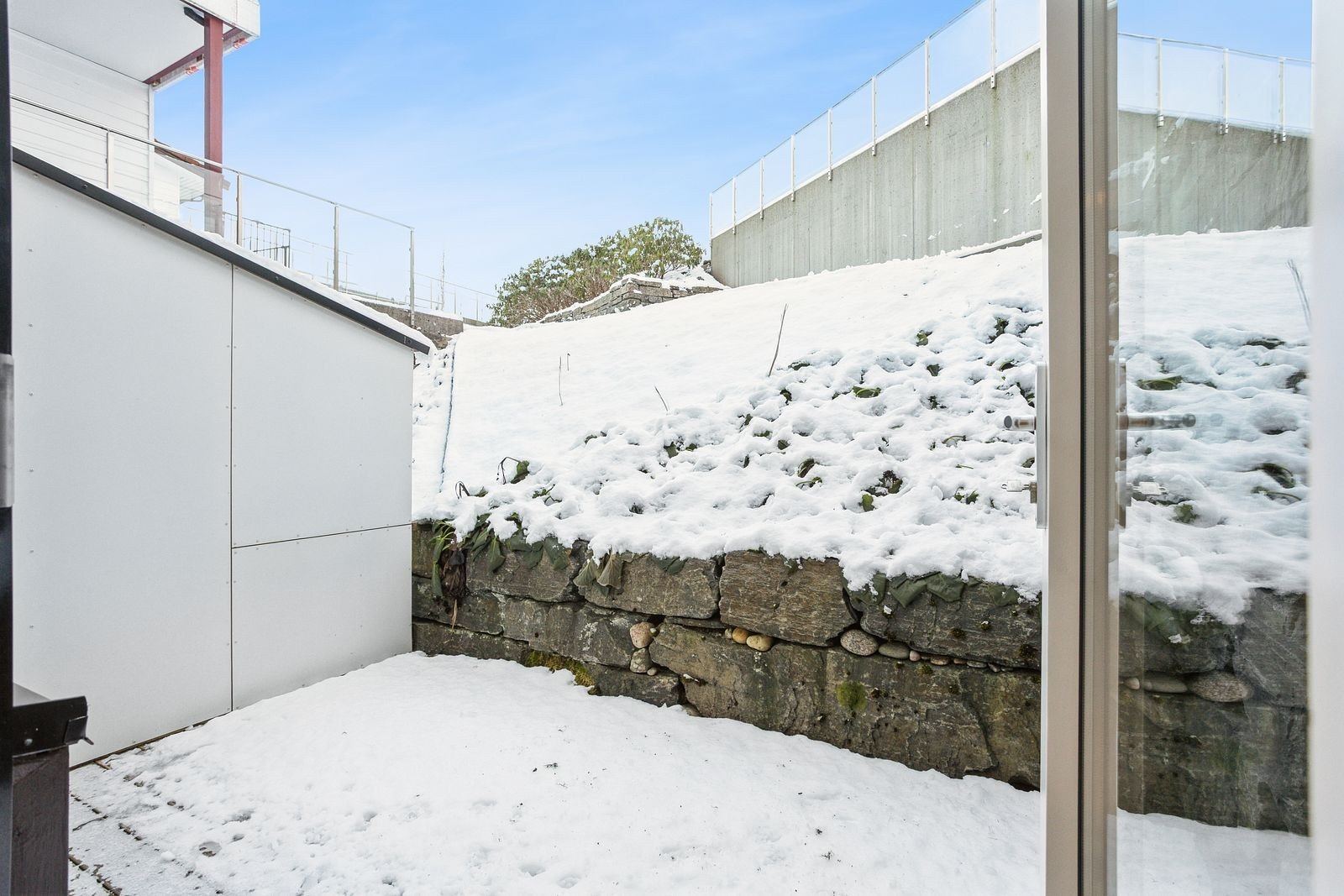 Uteplass. Galleribilde