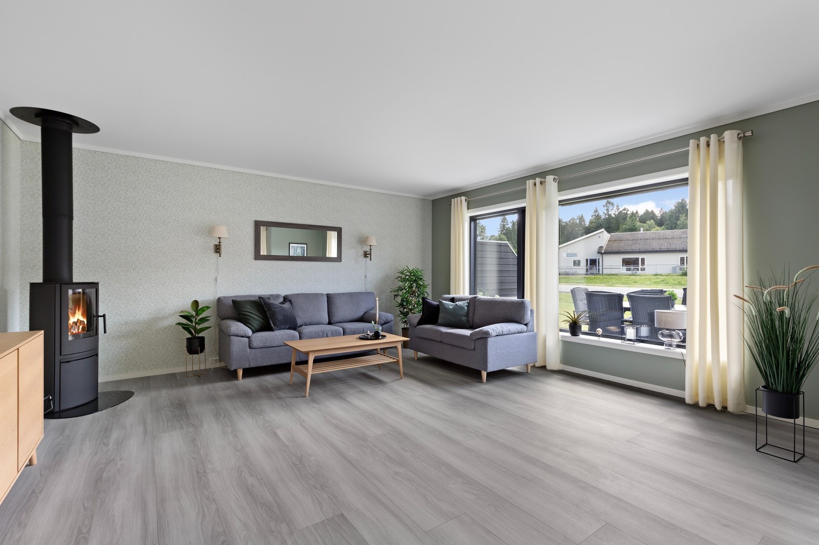 Dette er en familievennlig bolig med alt på en flate, som byr på; Entré, toalettrom, 2 soverom, garderobe, teknisk rom, bad, bod og stue/kjøkken.. Galleribilde