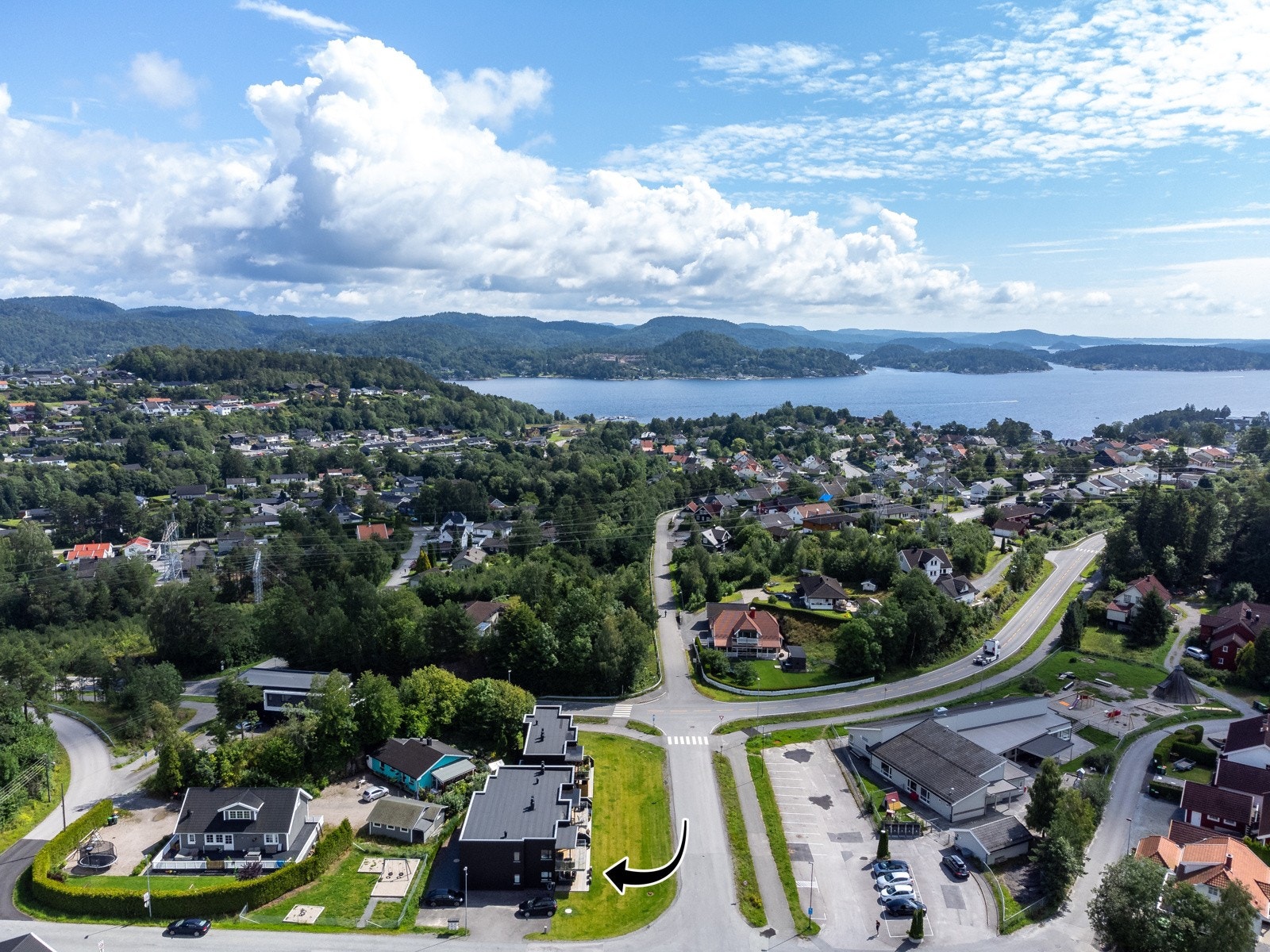 Leiligheten fremstår som meget innbydende og holder en gjennomgående høy standard. Galleribilde