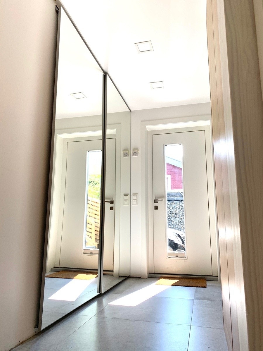 Gang, oppbevaring bak skyvedører/speil Galleribilde