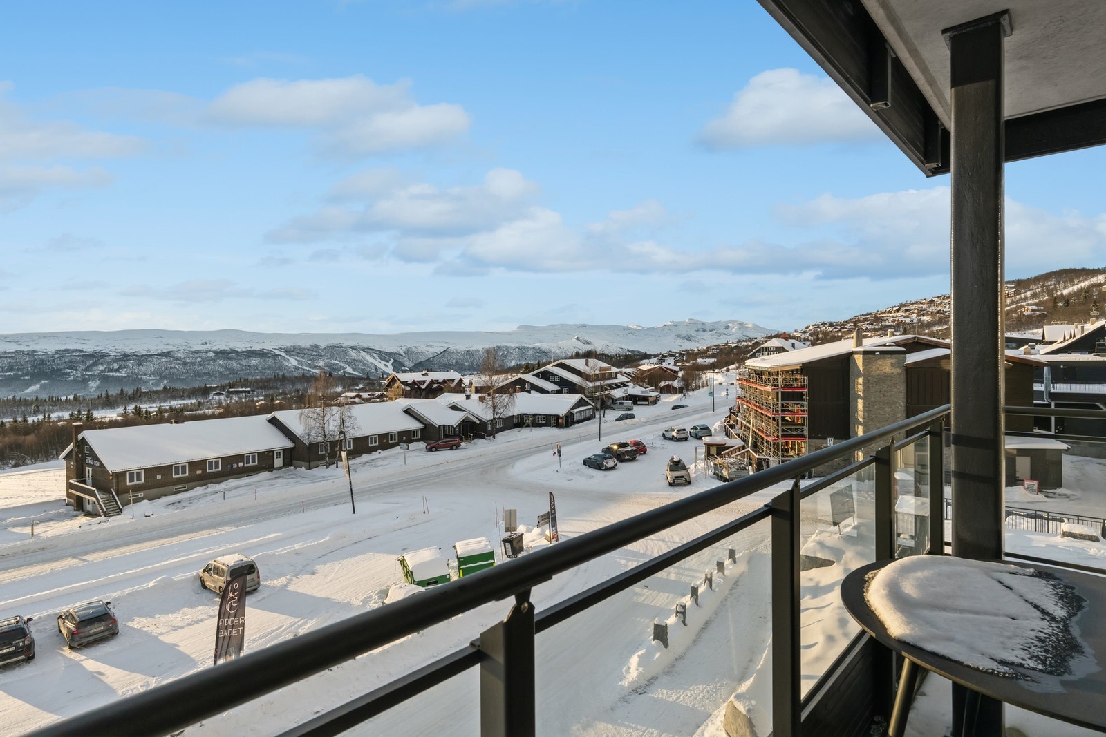 Overbygd terrasse på 15 kvm. Her kan man nyte den fantastiske utsikten! Galleribilde