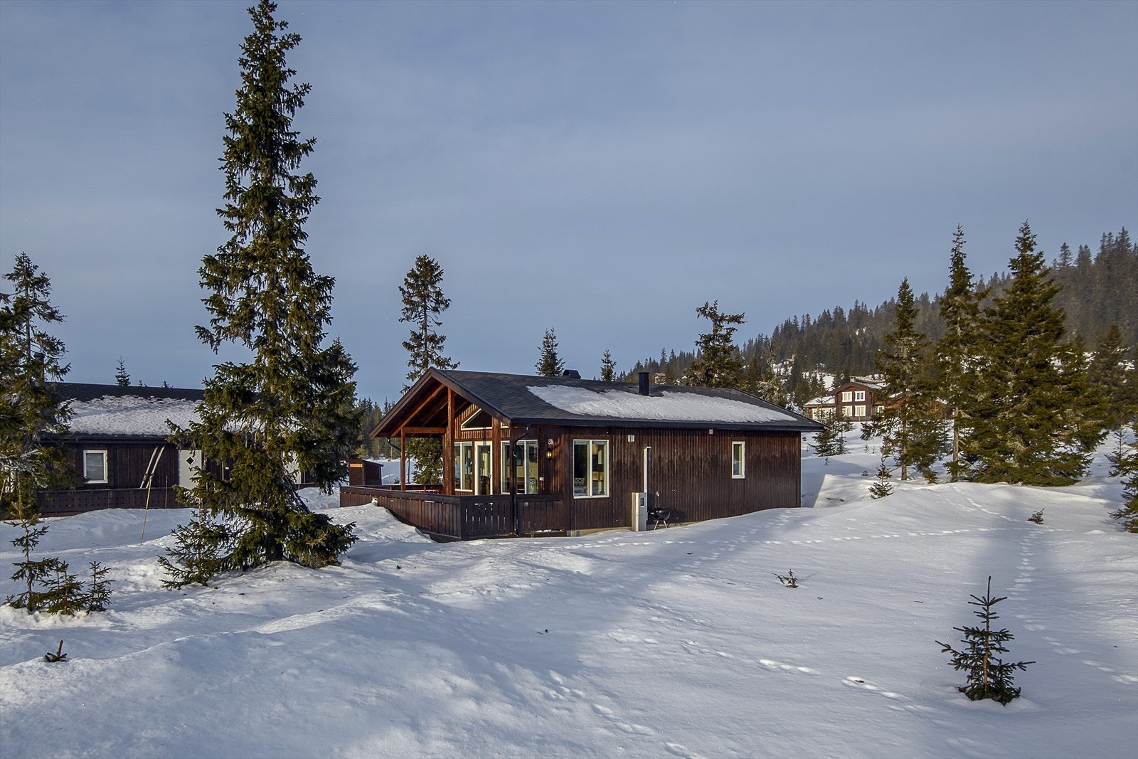 Det e umiddelbar tilgang til oppkjørte skiløyper rett utenfor hytta. Sommerstid er det også et fint utgangspunkt for turer og aktiviteter for hele familien. Galleribilde