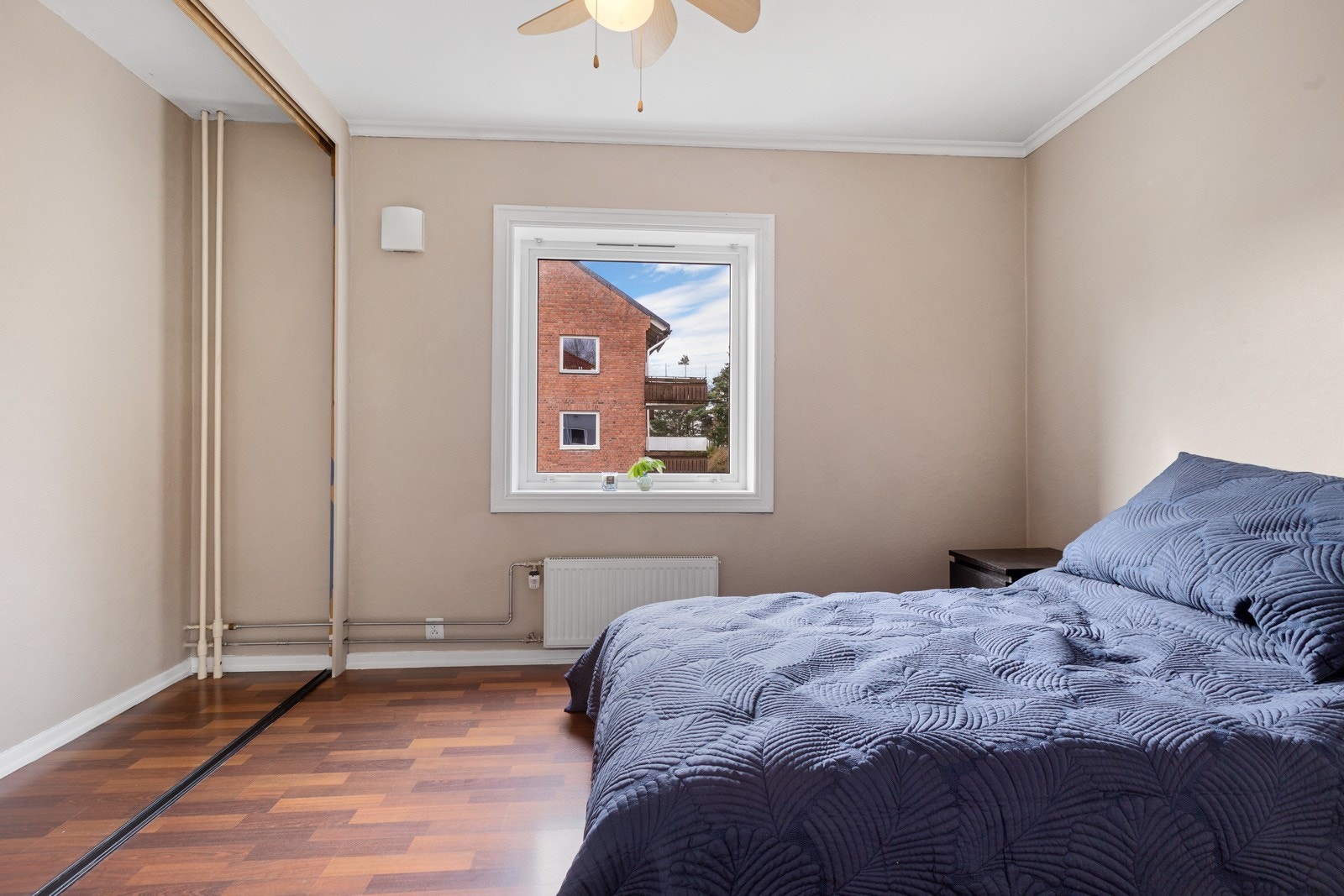 Soverom med plass til garderobeskap Galleribilde