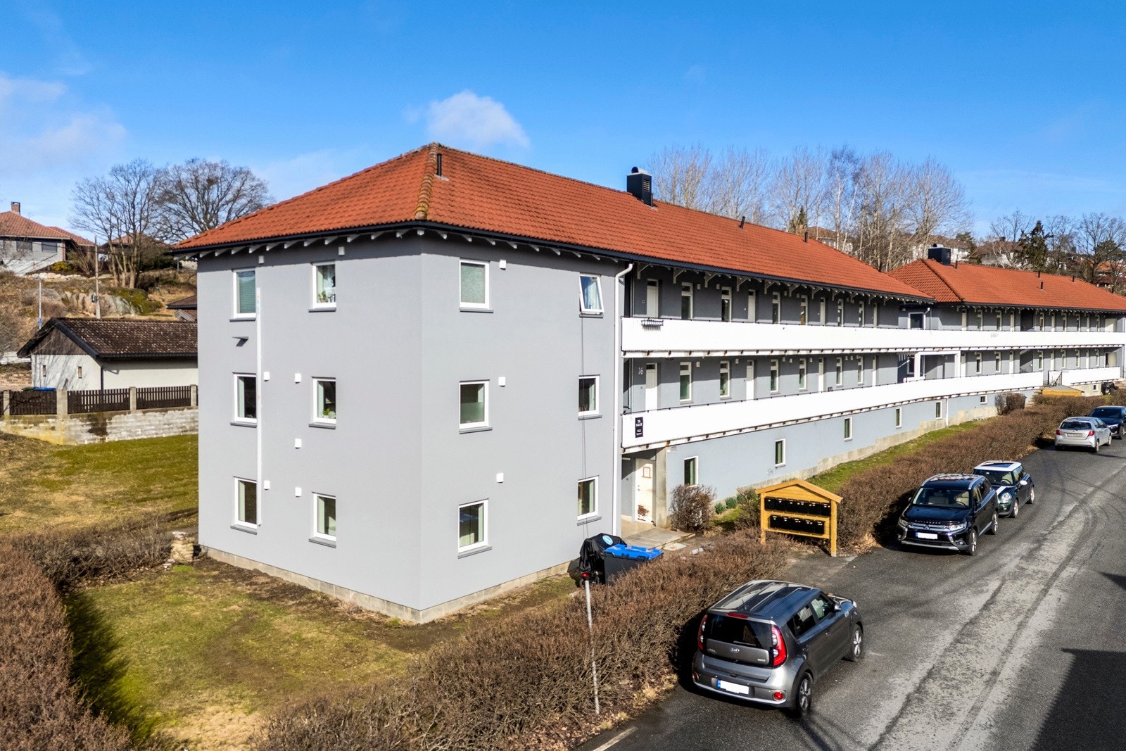 Fasade fra veien Galleribilde