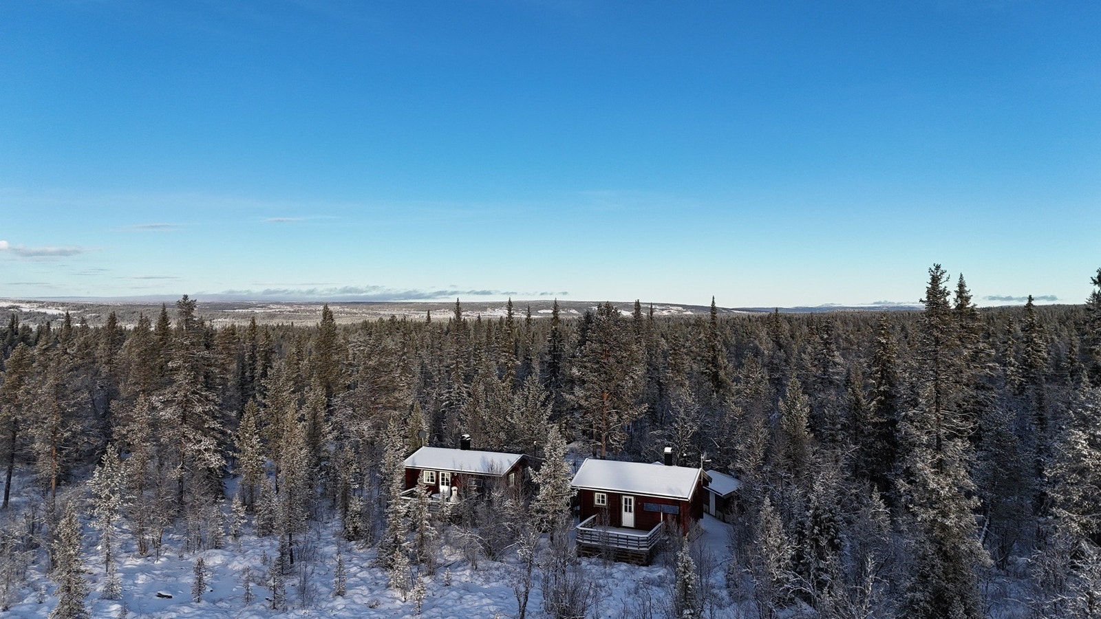Eiendommen er beliggende usjenert til ved foten av Nystølfjellet, med langrennsløypene rett utenfor døren! Galleribilde