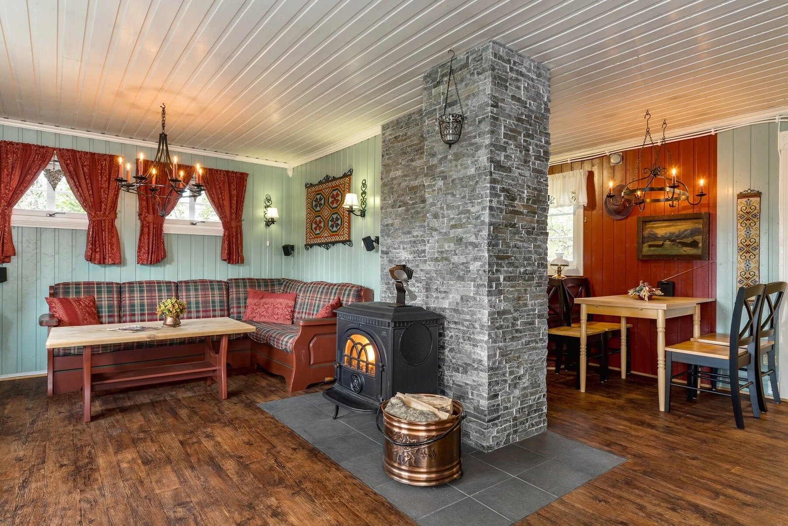 Hytta ble vesentlig utbedra i 2007 med blant annet nytt bjelkelag, stubbloft og gulv, fuktsikring på grunn og nye vinduer. Galleribilde